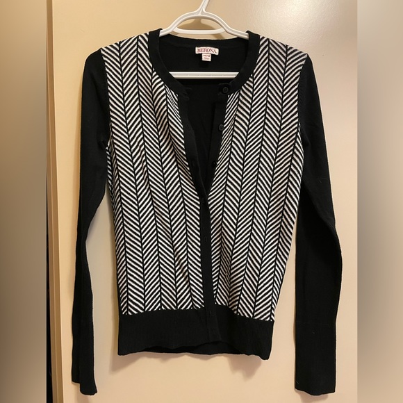 Cute cardigan - Picture 2 of 4